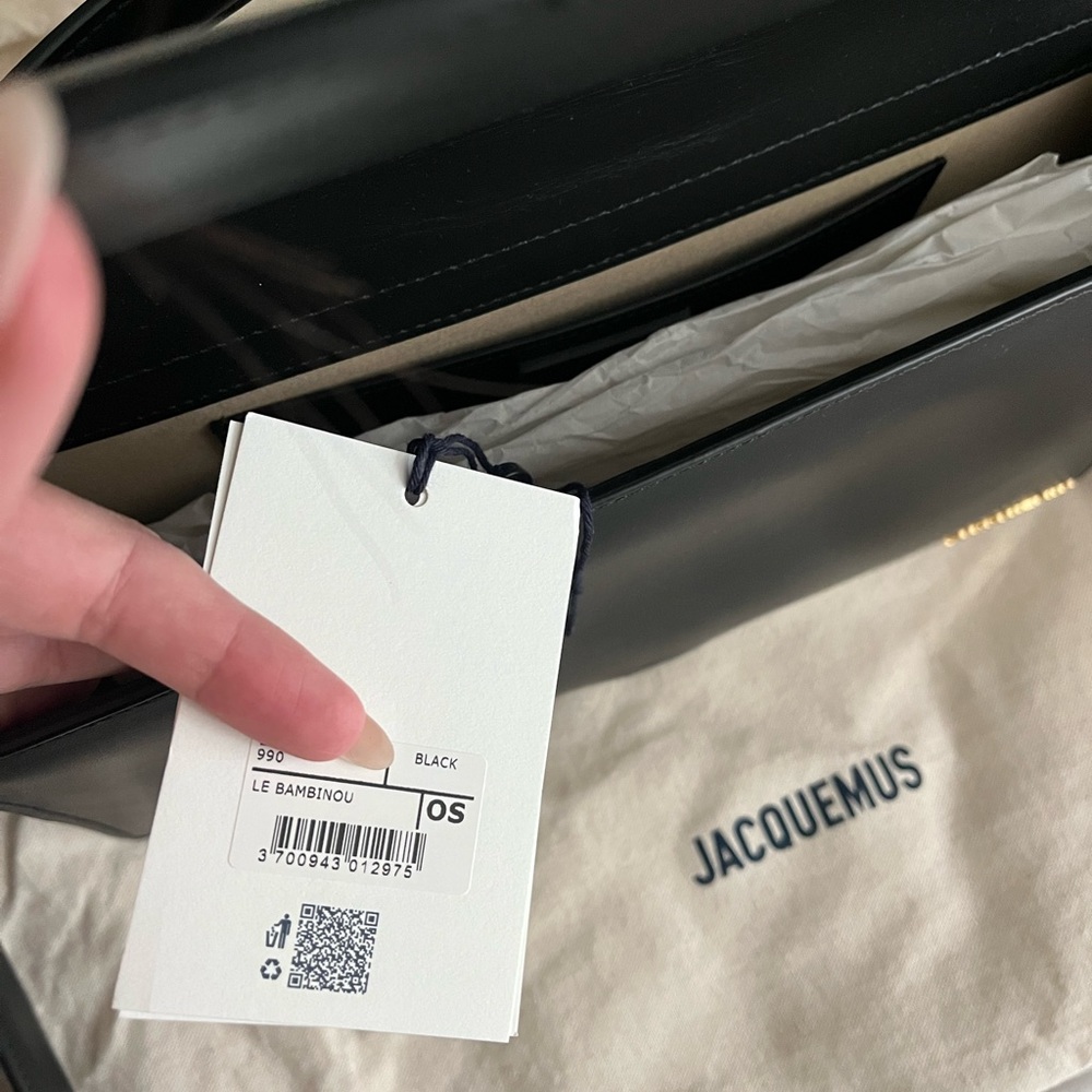 I am selling a brand new Jacquemus bambinou bag, never worn. Still the tag on it - Picture 4 of 4